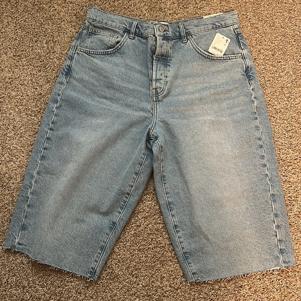 Free People Light Wash Denim Knee-Length Jean Shorts - Picture 6 of 11
